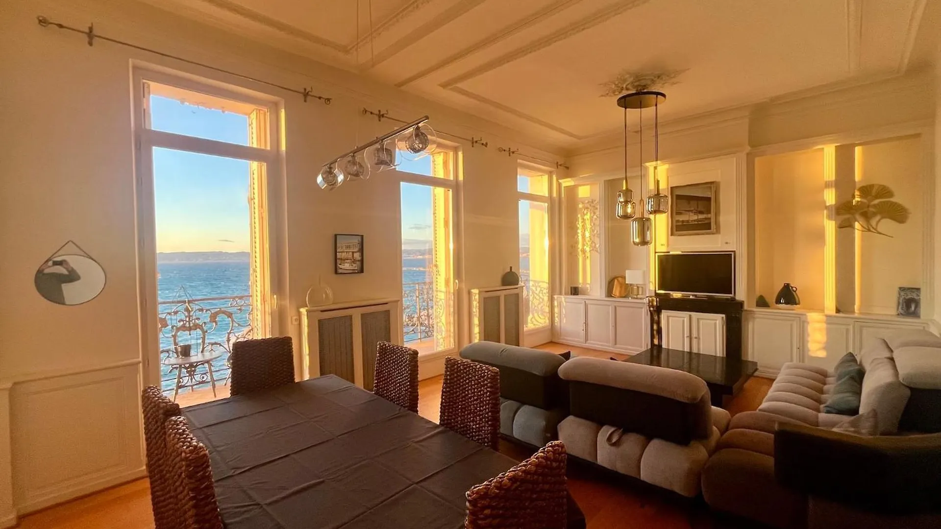 Appartement Sur La Corniche Kennedy Face A La Mer Marseille France